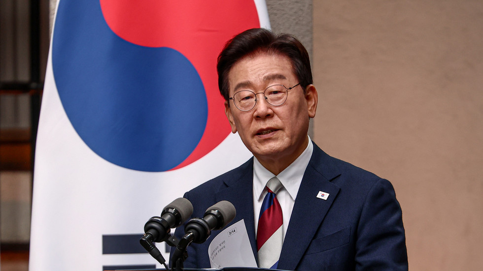 South Korea proposes dialogue to end war with North Korea