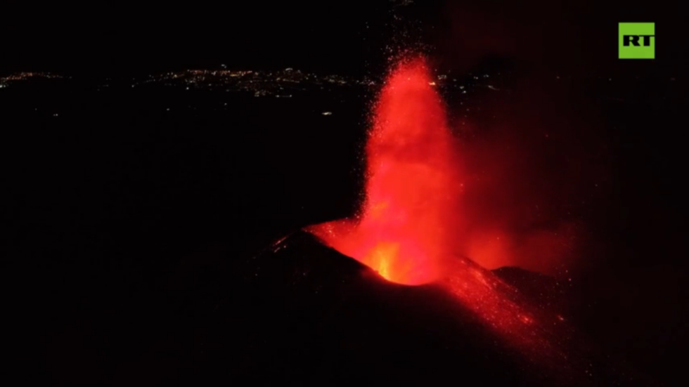 Mount Etna eruption sparks worst aviation crisis for Sicily in 20 years (VIDEOS)