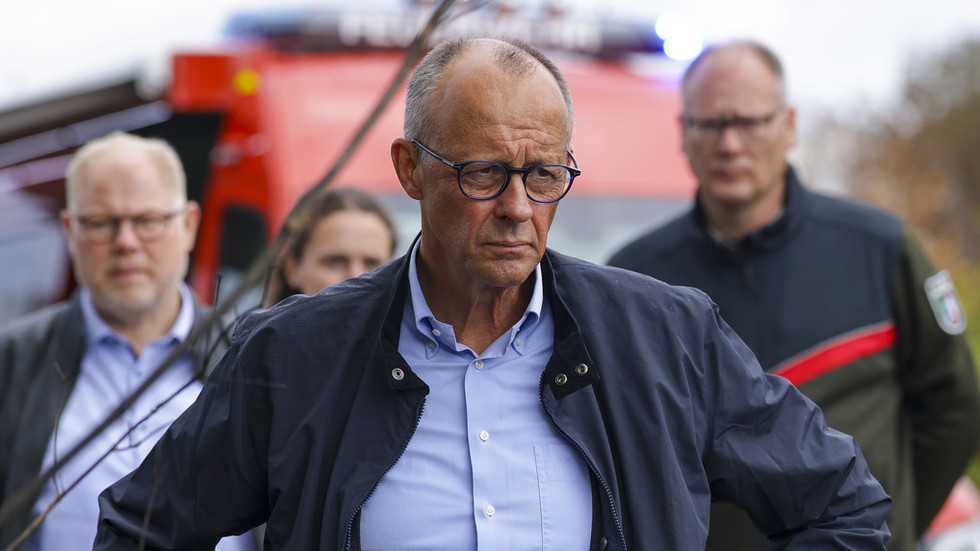 Merz booed at first public event after three-week absence (VIDEO) — RT World News Merz booed at first public event after three-week absence (VIDEO) — RT World News