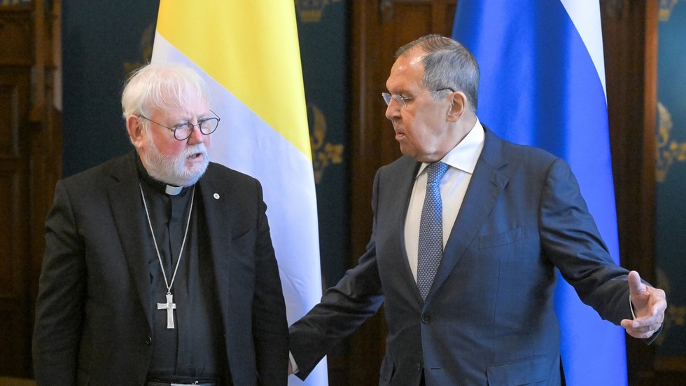 Kiev’s terror, Orthodox Church persecution and Moscow-Vatican ties: Key points from Lavrov’s meeting with Holy See’s envoy