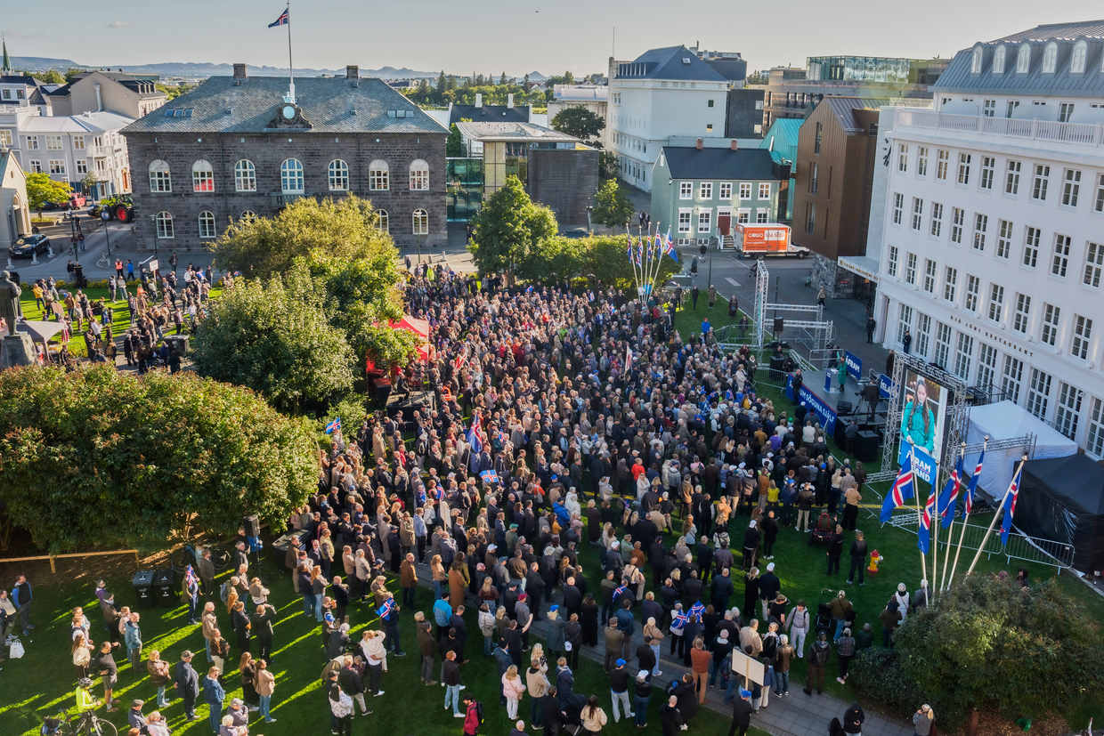 People protest against the resumption of European Union accession talks at Austurvollur in Reykjavik, Iceland, August 27, 2026