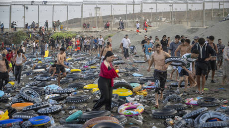 Who benefits from the migrant chaos in Spain?