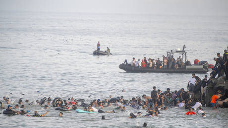 Spain sets Italy deadline to end ‘unfair’ border checks over migrant surge