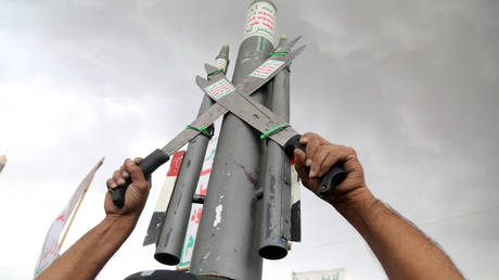 Yemen’s Houthis unleash missile barrage on Saudi-backed troops (VIDEOS)