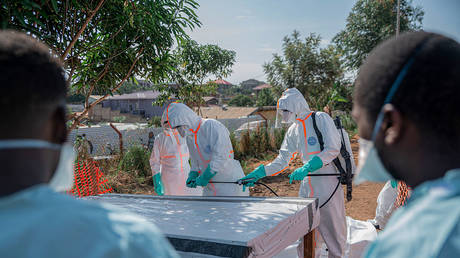 US imposes new Ebola travel curbs