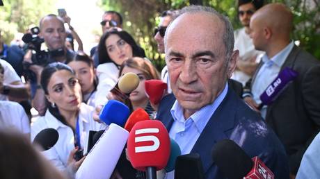 Armenia&rsquo;s pro-EU prime minister targets former rival&nbsp;