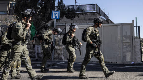 Israeli army shoots Palestinian teen during raid on UN-run center (VIDEO)