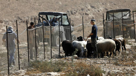 Masked Israeli settlers attack US news crew in West Bank