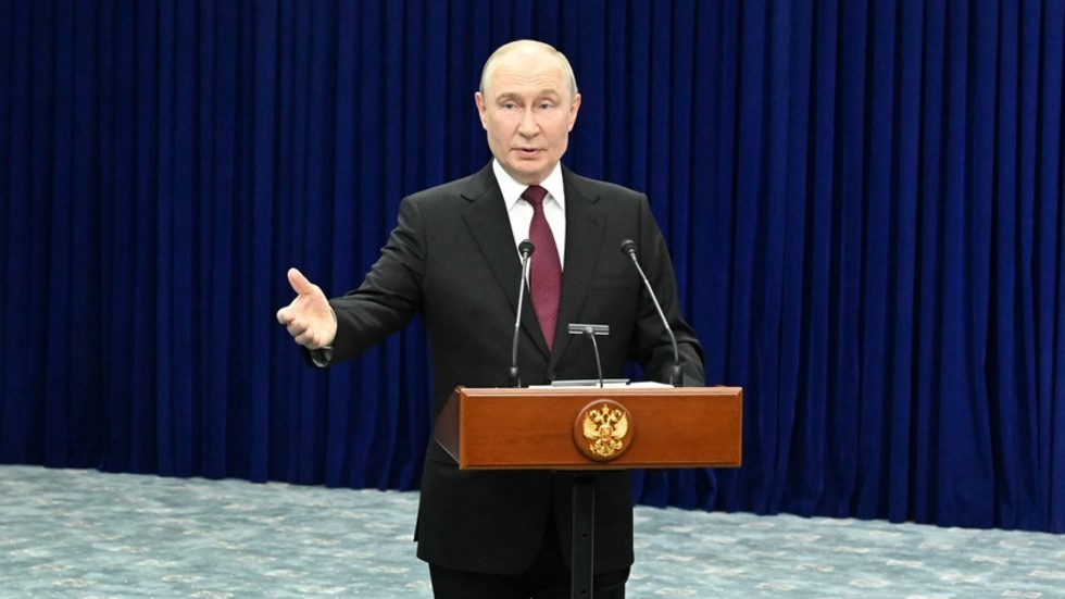 Putin on Kiev’s ‘terrorism,’ British ‘legitimate targets’ and a ‘military secret’ (KEY REMARKS)