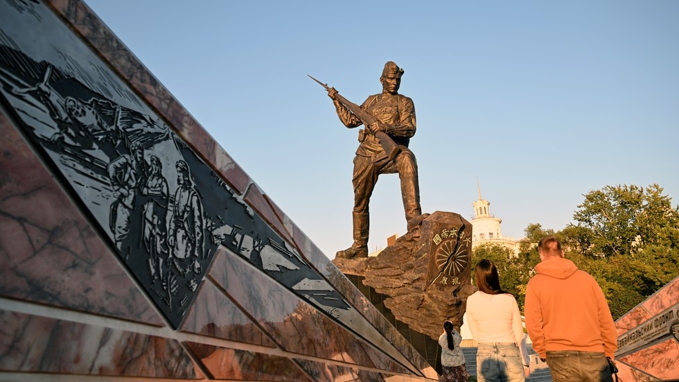 Tokyo fumes over new WWII monument erected in Russia (PHOTOS)
