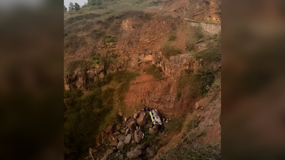 rt.com - RT - Bus carrying children falls into ravine in Cabo Verde, killing at least 25
