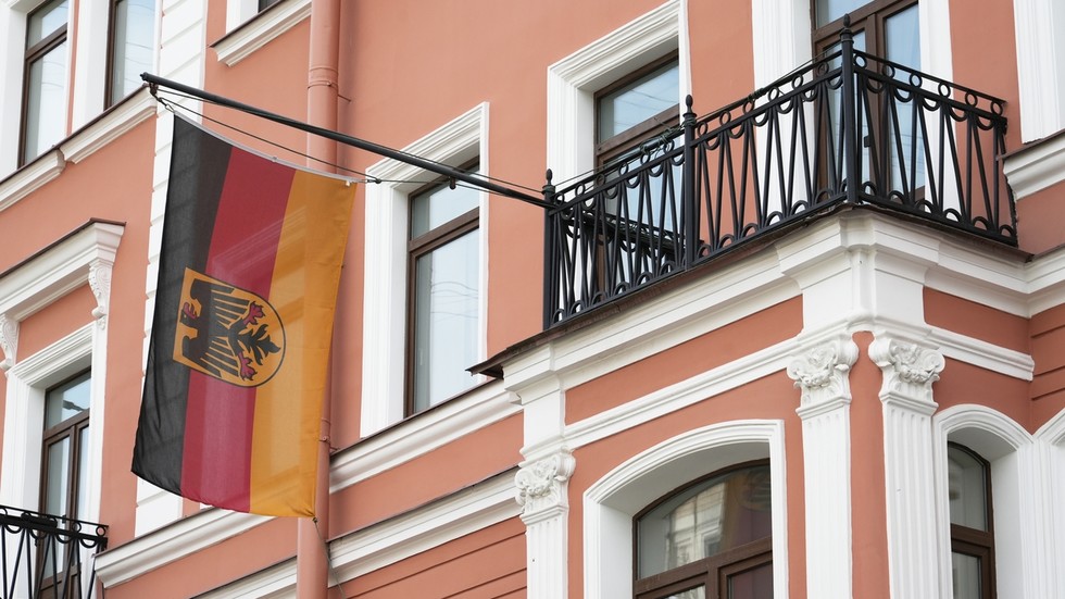 Moscow orders German consulate to shut in tit-for-tat move