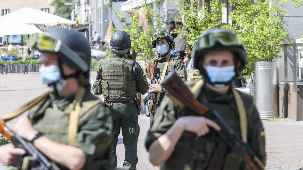 Ukrainian security services face new scrutiny after Kiev gunfight – for speaking Russian