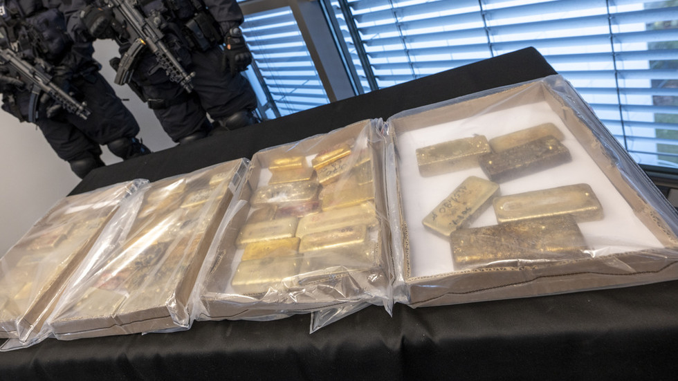 Ex-CIA officer caught with mn in gold bars seeks plea deal — RT World News Ex-CIA officer caught with mn in gold bars seeks plea deal — RT World News