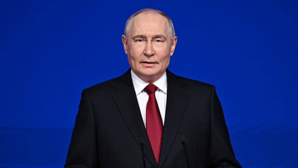 Putin welcomes International Youth Festival attendees