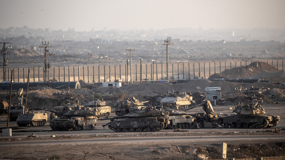 Netanyahu proposes stripping citizenship from IDF critics