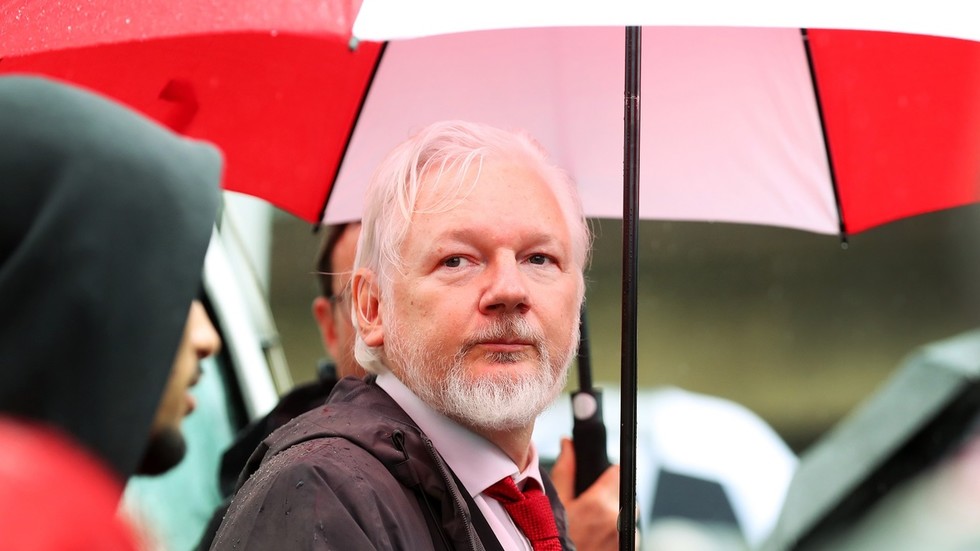 ‘I am back’ – Julian Assange