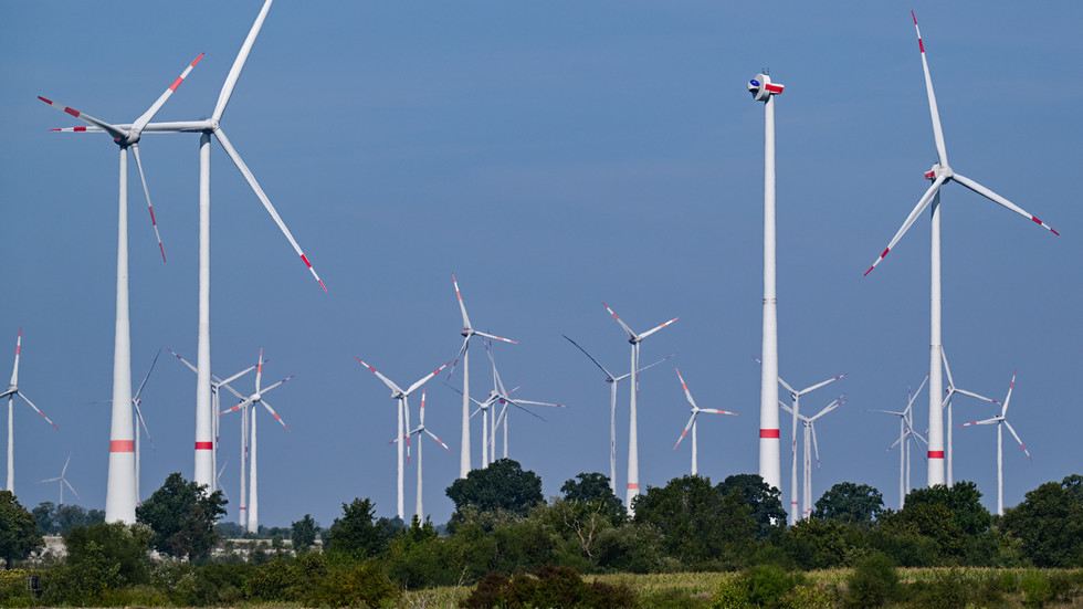 Germany pledges to phase out fossil fuels by 2045