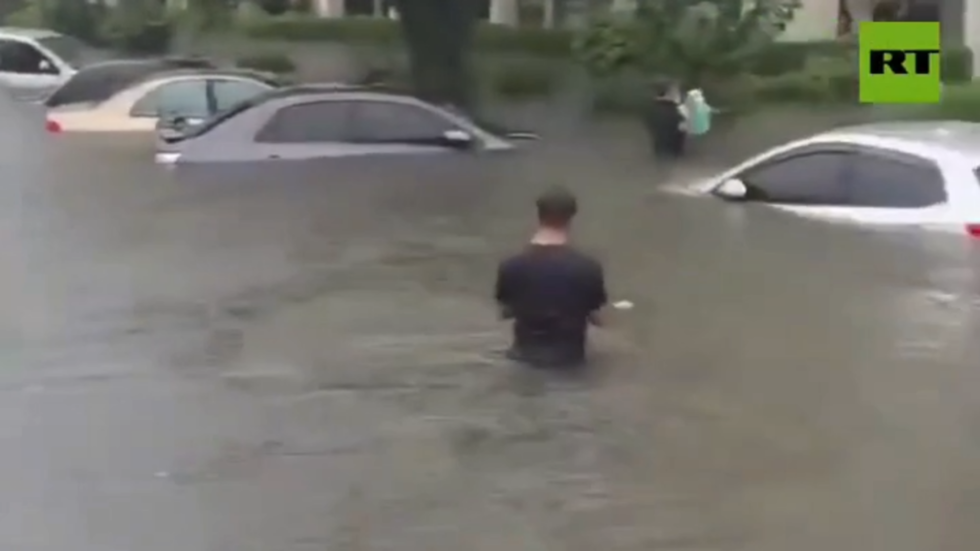 At least two killed as floods swamp Thailand (VIDEOS)