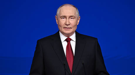 Putin welcomes International Youth Festival attendees