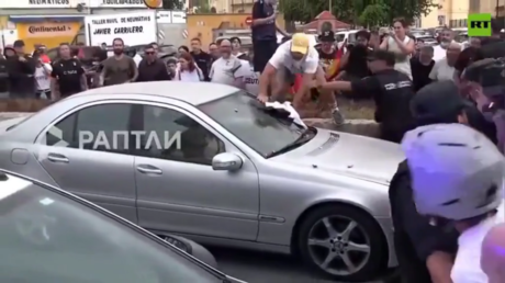 WATCH protesters smash politician’s car during Ceuta migrant unrest