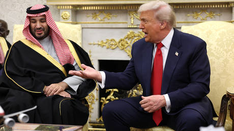 Trump left Saudi Arabia to face Houthis alone &ndash; Mearsheimer to RT (VIDEO)