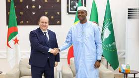 Former African rivals boost economic ties