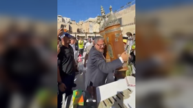 Israeli minister storms Al-Aqsa compound and threatens prisoner