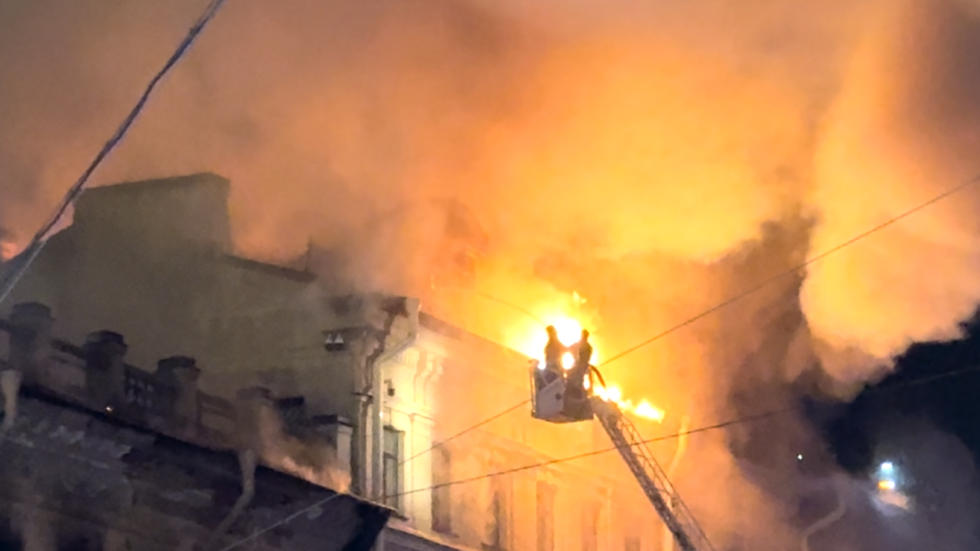 Fire engulfs historic Russian landmark (VIDEO)