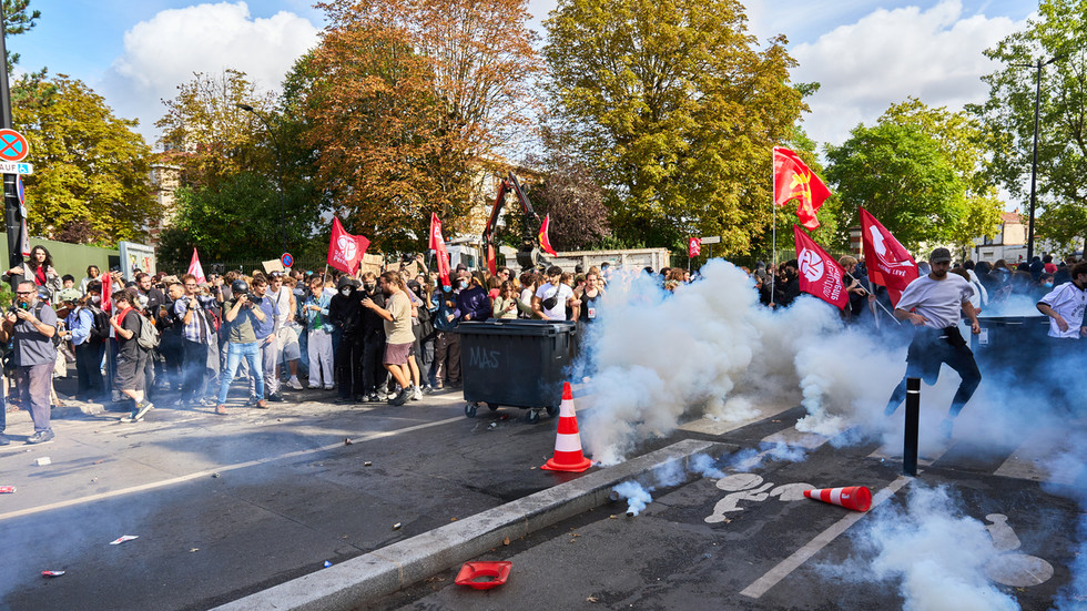 France’s ‘high school’ protests aren’t what you think