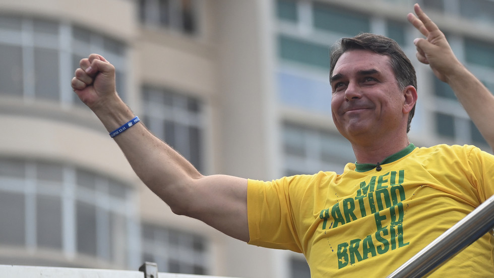 Flavio Bolsonaro leads Lula as Brazil election heads to runoff