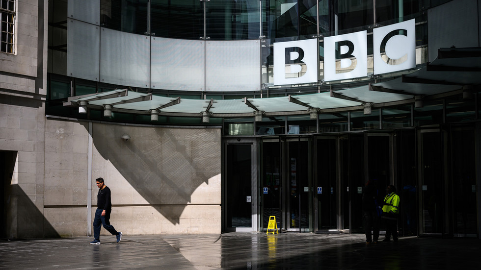 BBC pays white staff less than ethnic minorities – report