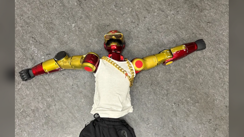German police ‘arrest’ child-groping robot (VIDEOS)