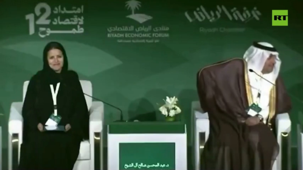 Missile alert interrupts Saudi minister mid-speech (VIDEO)