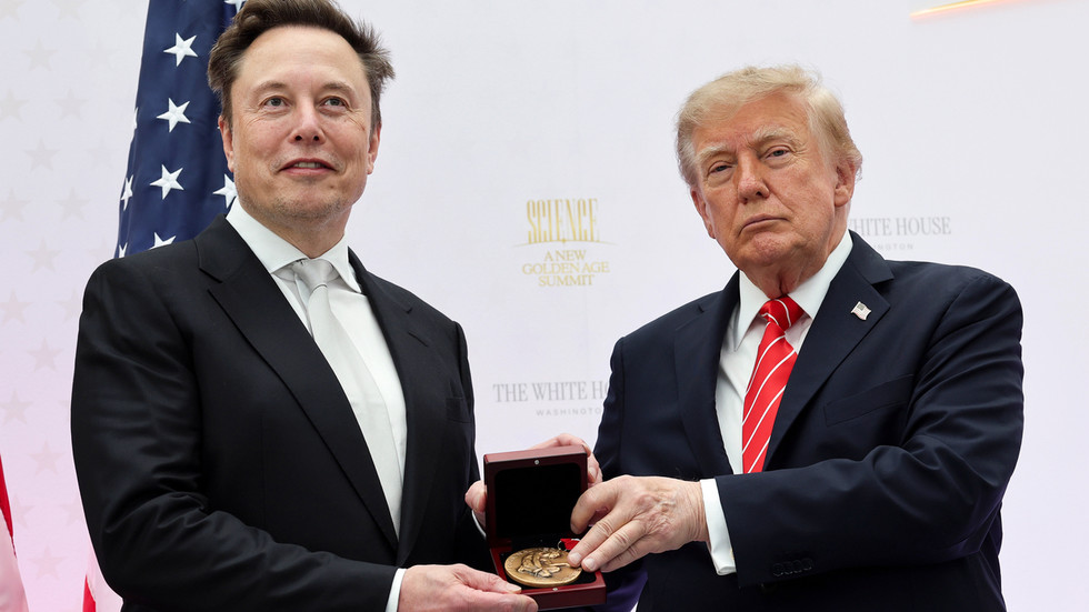 Musk vows to gift every US kid a share of SpaceX