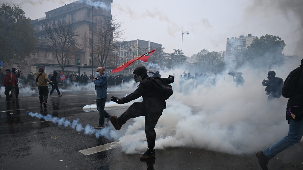 Mass protests grip European countries (VIDEOS)