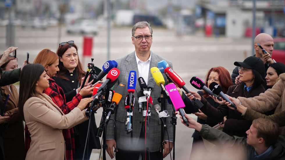 Serbia’s Vucic admits projections point to change of government