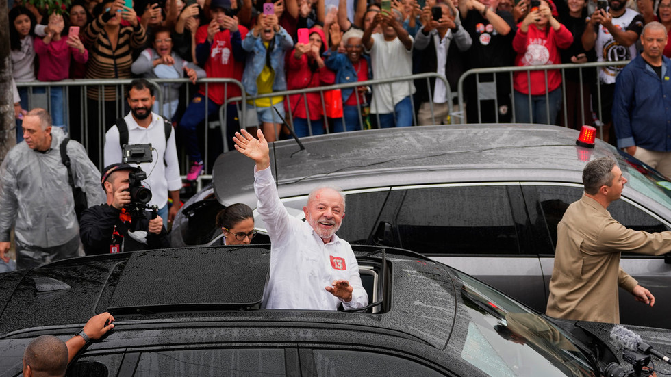 Brazil chooses between BRICS and Trump ally in presidential runoff