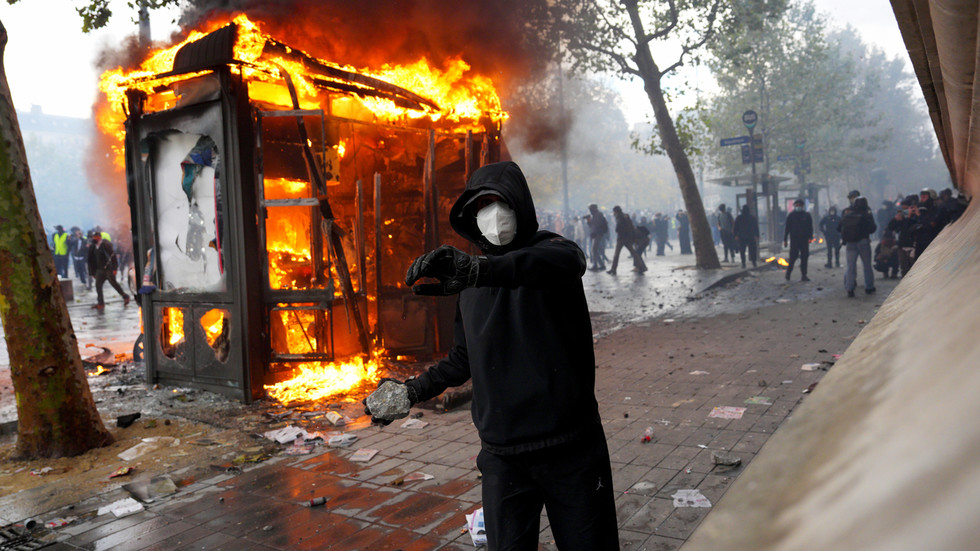 France planning new riot crackdown law