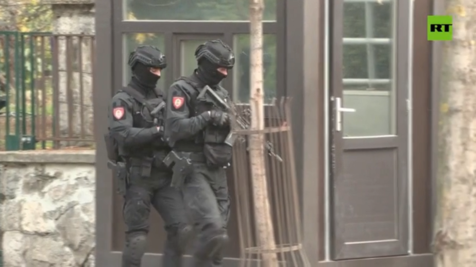 Knife attacker shot dead outside Israeli Embassy in Belgrade (VIDEO)
