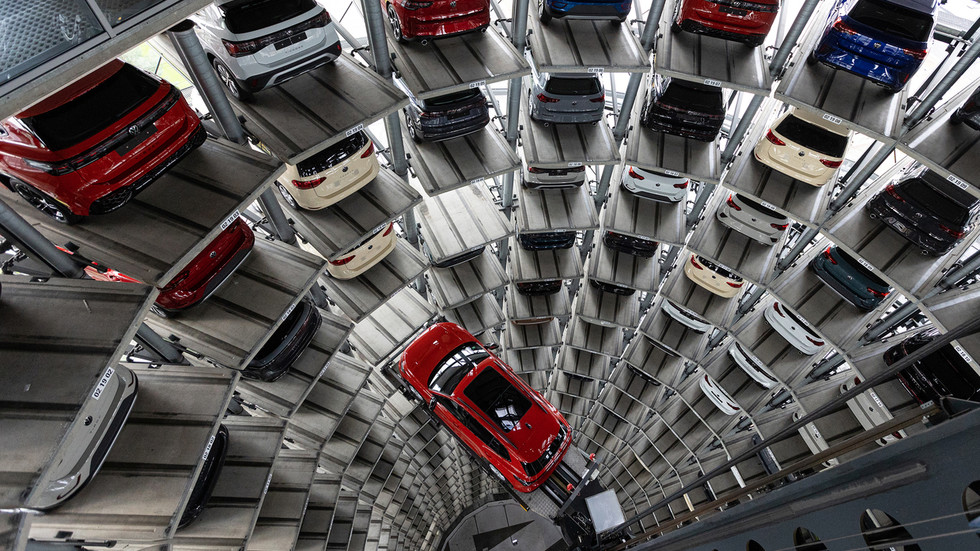 German auto giant posts multi-billion-euro loss