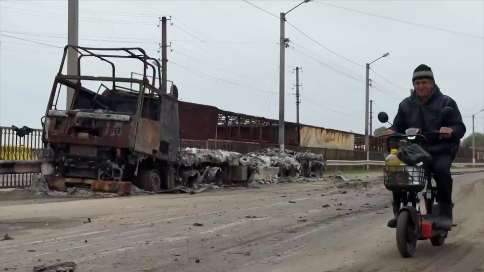 Image from RT: Russia-Ukraine humanitarian truce: What is happening in Alyoshki?