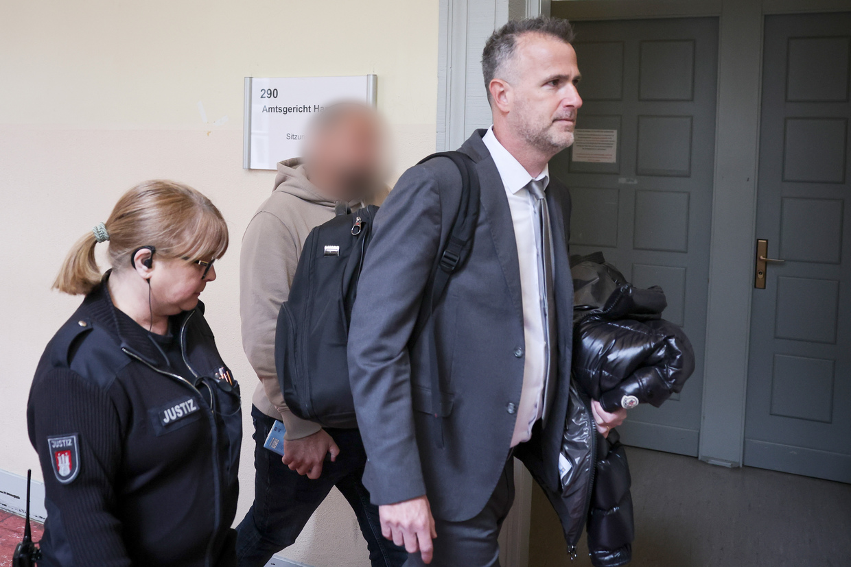 An alleged member of David Barkay's kidnapping team enters a courtroom in Hamburg, Germany, April 27, 2026