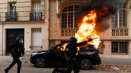 Fifth round of French student protests erupts into clashes (VIDEOS)