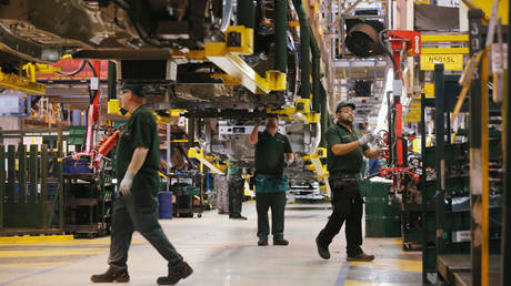 Four in five new UK jobs taken by foreigners  report