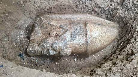 Egypt discovers parts of giant pharaoh statues (PHOTOS)