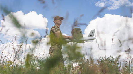 Drone alert issued as Putin-Witkoff talks kick off