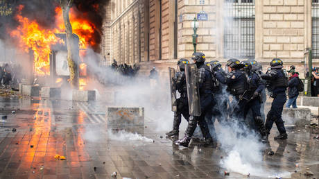 French police to sue state over riots