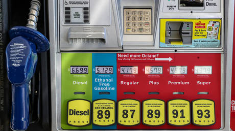 US lawmakers rush to derail Trump-s Russian diesel deal