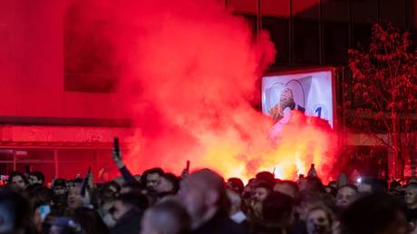 Protesters storm pro-Vucic TV station in Belgrade (VIDEO)